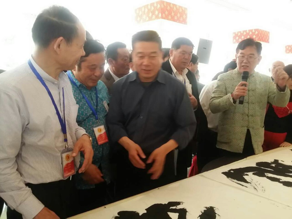 北京京华阁书画院和张维忠老师交流 点击还原
